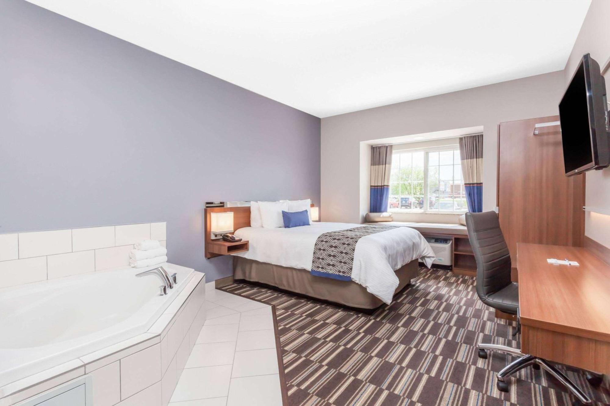 Microtel Inn & Suites Су-Сент-Мари Экстерьер фото